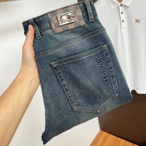 버버리 25년 가을 비즈니스 캐주얼 청바지