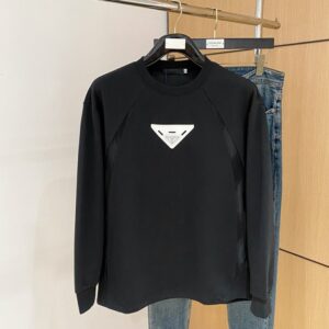 프라다 크루넥 스웨트셔츠