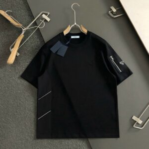 프라다 블랙 지퍼 장식 포켓 반팔 티셔츠