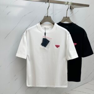 프라다 라운드넥 자수 반팔 티셔츠