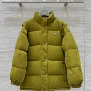 프라다 컨버터블 벨벳 다운 재킷