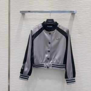 프라다 삼각형 로고가 들어간 맞춤 제작 코트