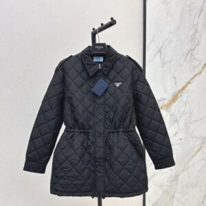 프라다 다이아몬드 퀼팅 패딩 미디 길이 코트