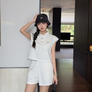 프라다 드로스트링 슬리브리스 탑 + 신축성 허리 반바지