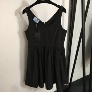 프라다 민소매 탑