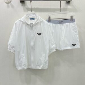 프라다 후드가 달린 반팔 재킷 + 신축성 있는 캐주얼 반바지