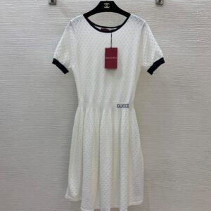 구찌 레터 로고 로고 허리 슬리밍 할로우 니트 스트레치 반팔 드레스! 베이지