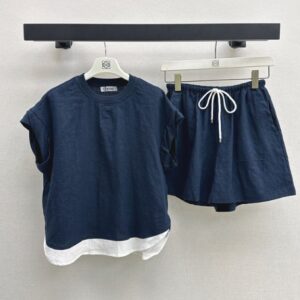 로에베 루즈 탑과 신축성 있는 반바지