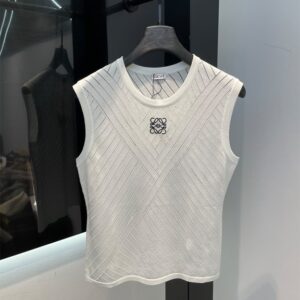 로에베 여름 신상품 토템 자수 니트 베스트