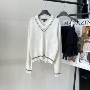 루이비통 화이트 네잎 클로버 V넥 풀오버 스웨터