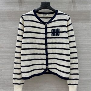 미우미우 셀러브리티 스타일 스트라이프 니트 가디건
