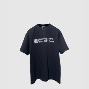 인스티튜셔널 미디엄 핏 티셔츠