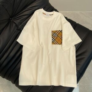 버버리 스트라이프 플레드 포켓 반팔 티셔츠
