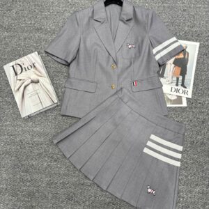 톰브라운 여름 수트 재킷 + 플리츠 스커트