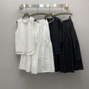 발렌티노 라운드넥 진주 단추 조끼 상의, 스커트 세트